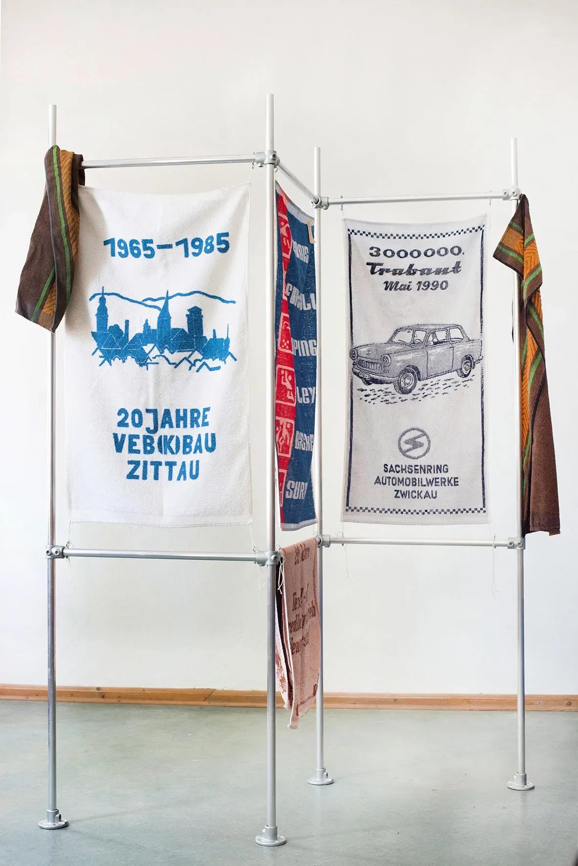 
              "Frottier. Wenn der rote Faden sich teilt.", Caroline Böttcher, 2026              
