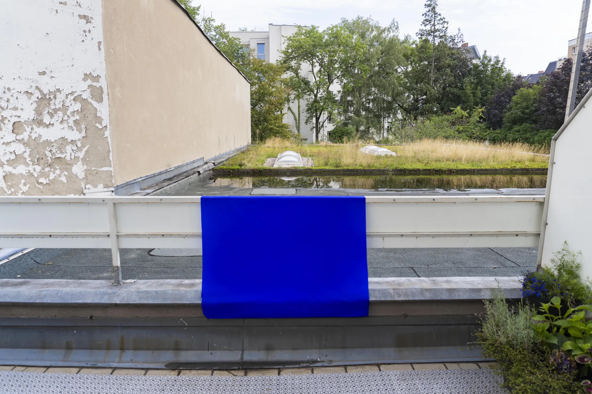 
              "Material for Insurrection", verwendetes Material für die Installation              