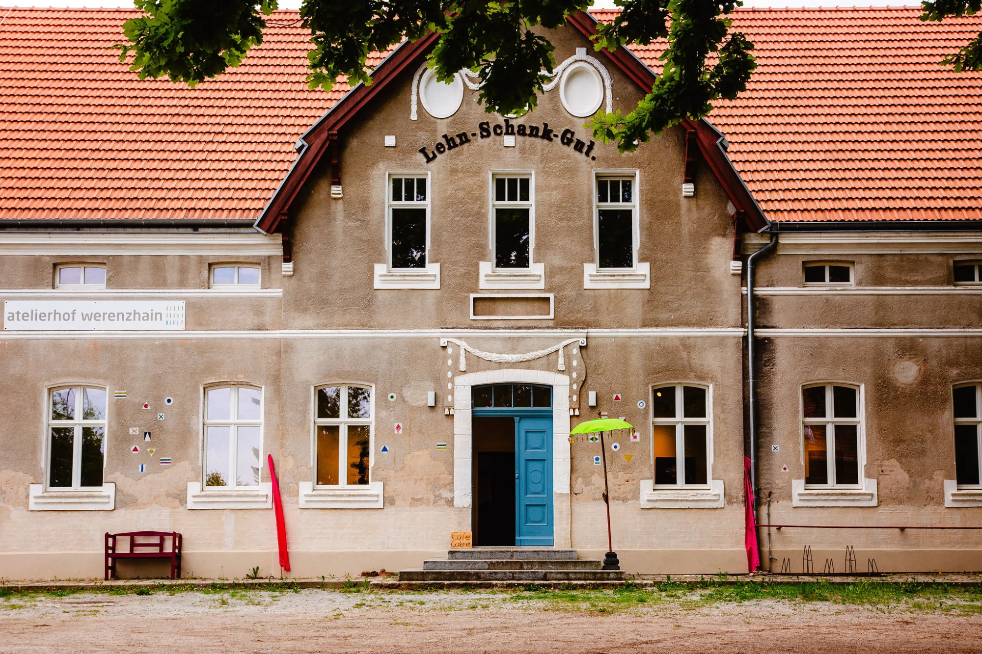 Szene aus dem Film Atelierhof Werenzhain