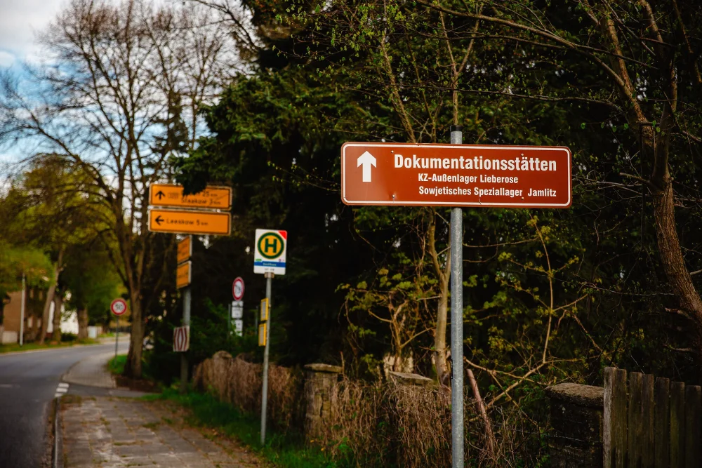 Leerstellen, Überwachsungen und Möglichkeiten